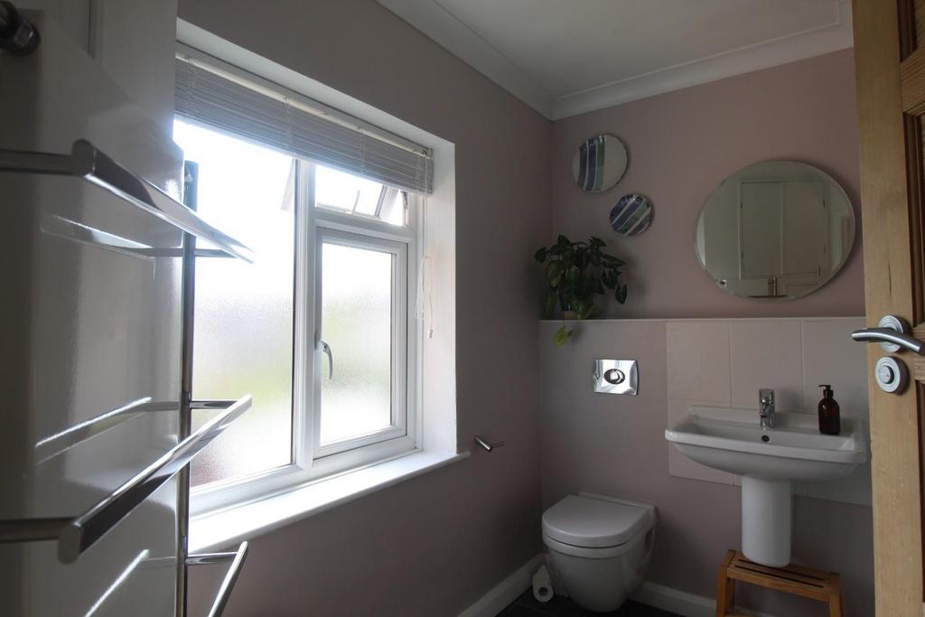 Bathroom 2.JPG