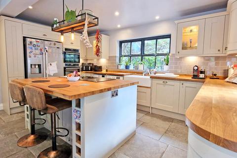 4 bedroom detached house for sale, The Cuttings, Banbury Road, Bicester