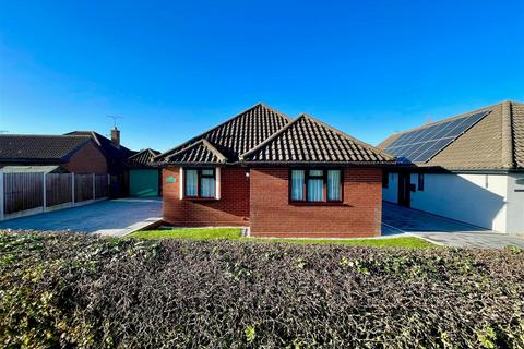 3 bedroom detached bungalow for sale, Manor Road, Dengie