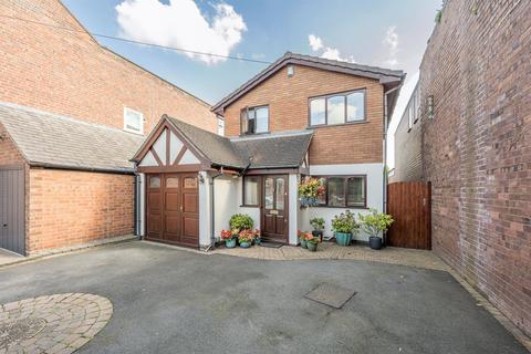 3 bedroom detached house for sale, Eggington Road, Wollaston, DY8 4QJ