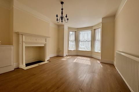 1 bedroom flat to rent, Holland Road, IP11 2AZ