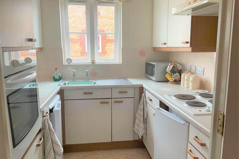 1 bedroom flat for sale, Stockbridge Road, Chichester, West Sussex