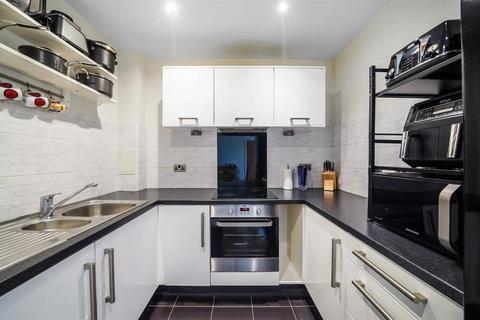 2 bedroom flat for sale, Shingly Place, London