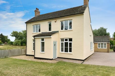 4 bedroom detached house to rent, Wootton Green, Wootton