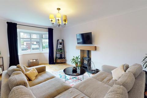 4 bedroom detached house for sale, Holt Gardens, Idle, Bradford