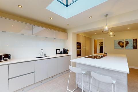 4 bedroom detached house for sale, Holt Gardens, Idle, Bradford