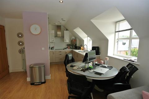 1 bedroom flat for sale, Great Charta Close, Englefield Green TW20