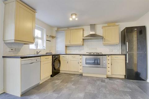 4 bedroom townhouse to rent, Ripley Close, Kingsmead