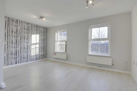 4 bedroom townhouse to rent, Ripley Close, Kingsmead