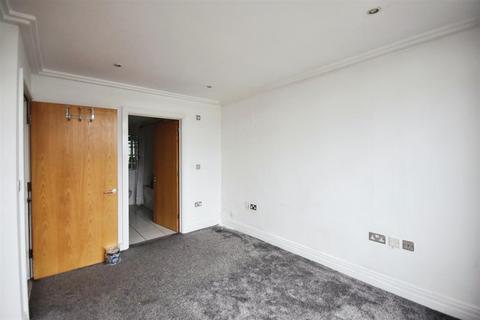 2 bedroom flat for sale, Soap House Lane, Brentford