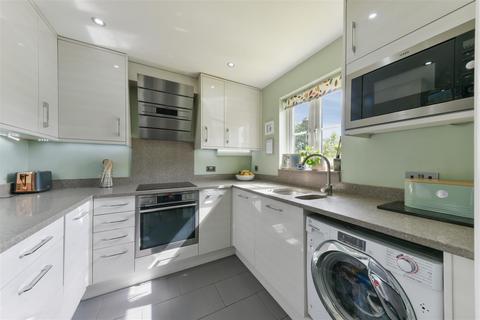 7 Regent Place, London, SW19 8RP