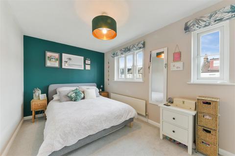 7 Regent Place, London, SW19 8RP