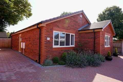 2 bedroom detached bungalow for sale, Crewe Road, Crewe CW2