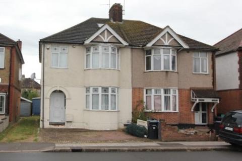 4 bedroom semi-detached house to rent, Horns Road, Ilford IG6