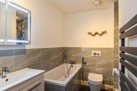 16a Mulberry Crescent, Brentford, TW8 8ND