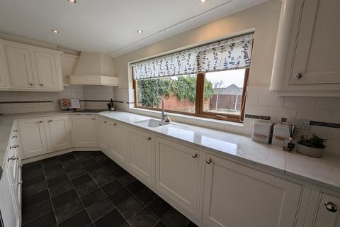 3 bedroom detached bungalow for sale, Rendham Road, Saxmundham