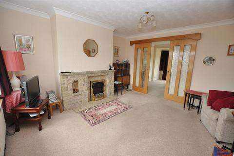 3 bedroom detached bungalow for sale, Gatcombe Close, Burton-On-Trent DE13