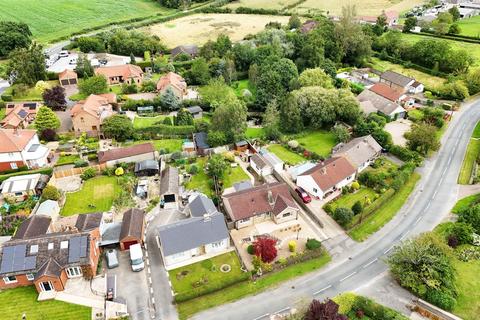 2 bedroom detached bungalow for sale, Arkendale Road, Ferrensby