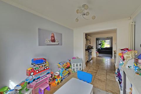 26 Andover Close, Barry, CF62 8AG