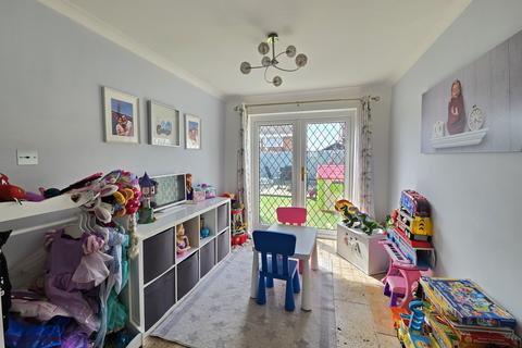 26 Andover Close, Barry, CF62 8AG