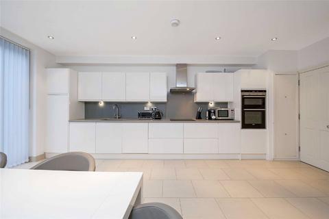 82 Stephendale Road, London, SW6 2PQ