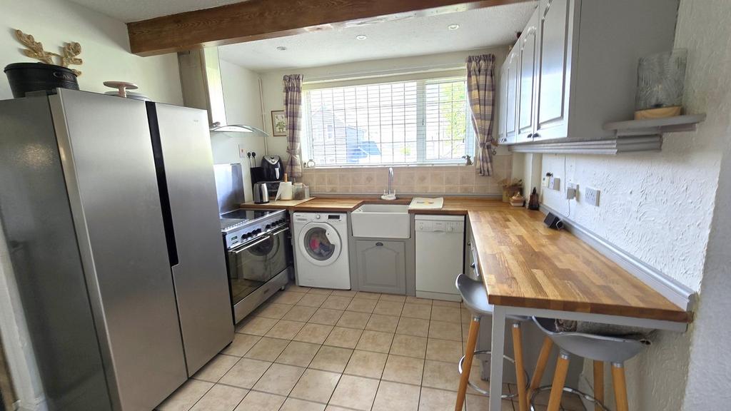St Johns Road, BexhillonSea, TN40 4 bed detached house for sale £