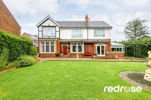 6 bedroom detached house to rent, Westhoughton Road, Chorley PR7