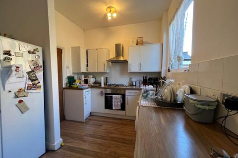 3 bedroom terraced house to rent, Warwick Road, London N11