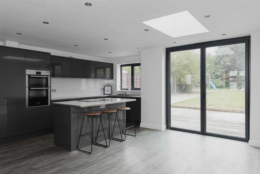 The Greenway, Epsom KT18 3 bed end of terrace house for sale £625,000