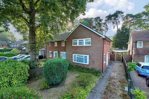 61 Balmoral Drive, Woking, GU22 8EY