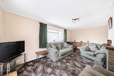 61 Balmoral Drive, Woking, GU22 8EY