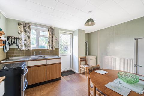 61 Balmoral Drive, Woking, GU22 8EY