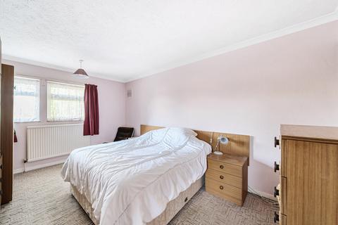 61 Balmoral Drive, Woking, GU22 8EY