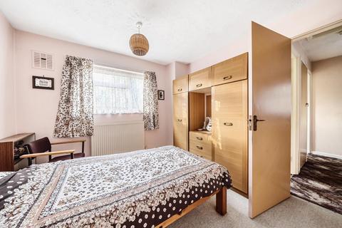 61 Balmoral Drive, Woking, GU22 8EY
