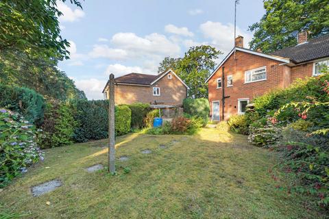 61 Balmoral Drive, Woking, GU22 8EY