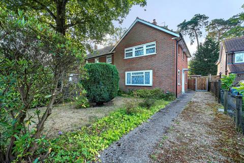 61 Balmoral Drive, Woking, GU22 8EY