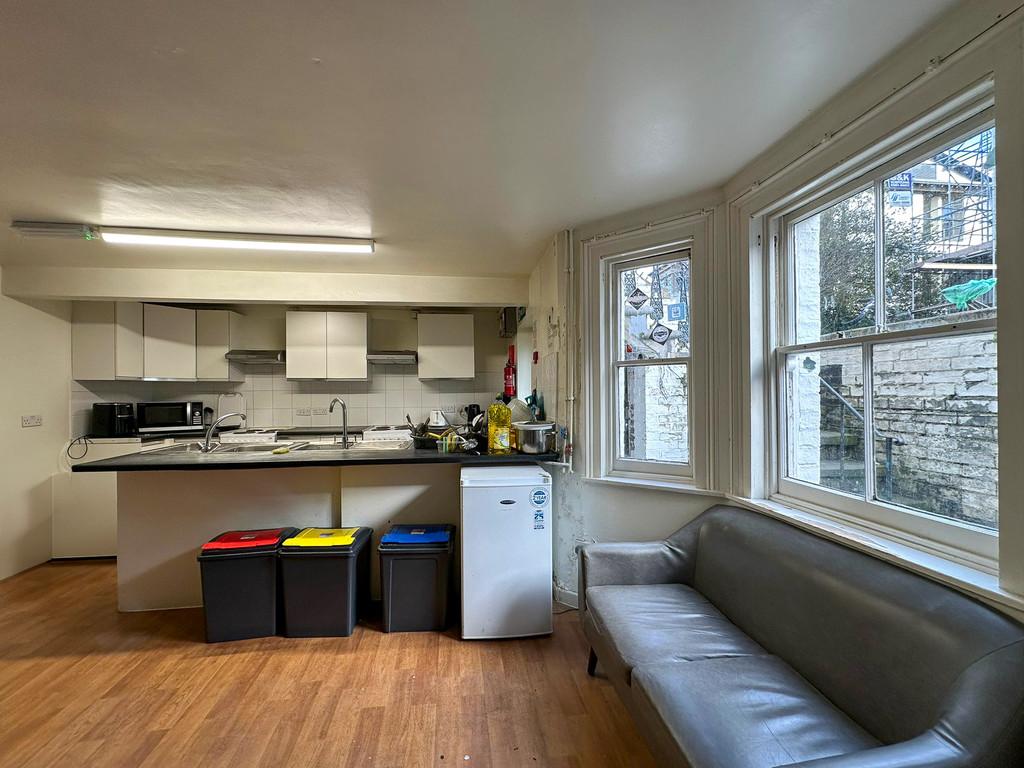 Kitchen (2)