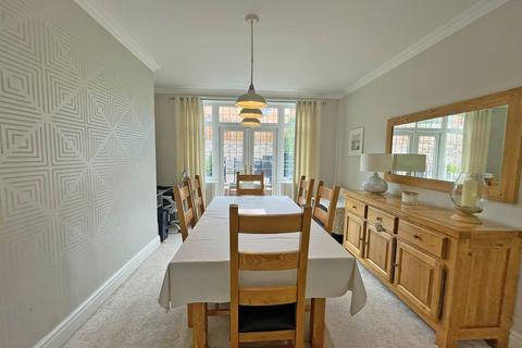 3 bedroom semi-detached house for sale, Valley Road, Scarborough YO11