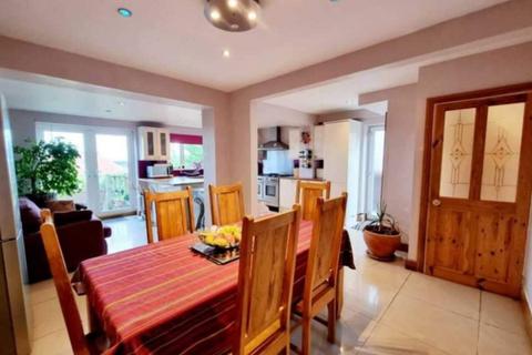 3 bedroom semi-detached house for sale, The Uplands, Scarborough YO12