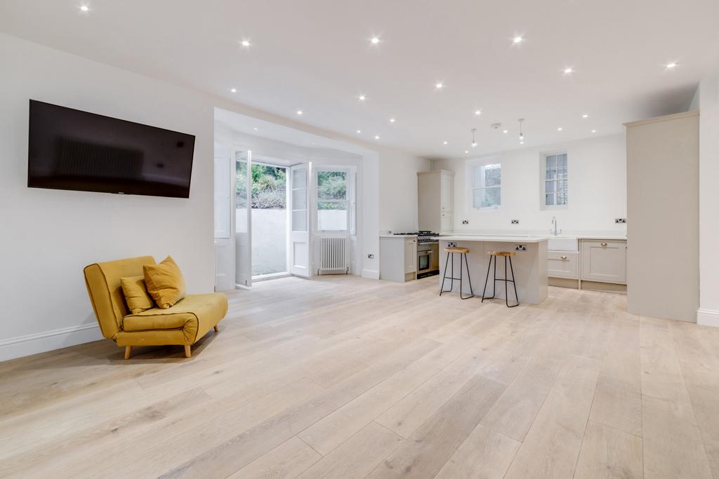 Kitchen/Reception