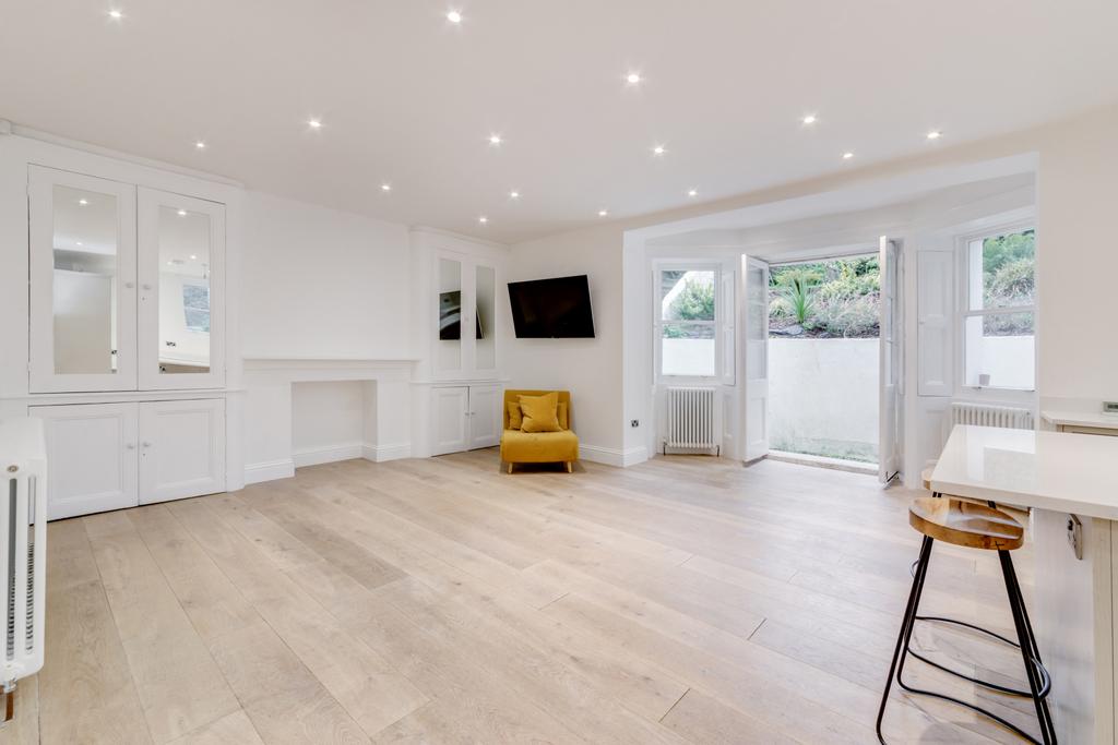 Kitchen/Reception