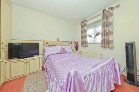 1 Dunsmore Close, Hayes, UB4 9RJ