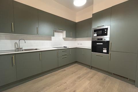 4 bedroom flat to rent, Stoke Newington High Street, London N16