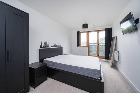 2 bedroom flat for sale, (OIEO £400,000) Meath Crescent, Bethnal Green, London, E2