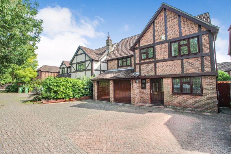 Billington Gardens, Hedge End 5 bed detached house for sale £680,000
