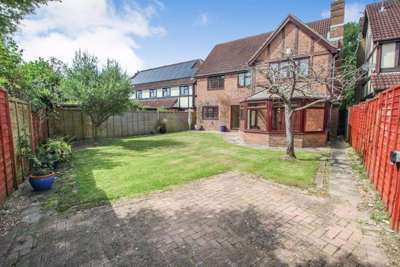 Billington Gardens, Hedge End 5 bed detached house for sale £680,000