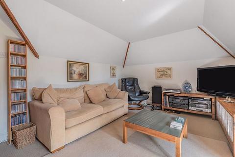 2 bedroom apartment for sale, Farnham Lane, Haslemere GREAT ACCESS TO TOWN, STATION  & COUNTRYSIDE