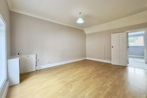 1 bedroom maisonette to rent, High Street, Redbourn