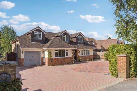 5 bedroom detached house for sale, Holywell Road, Studham