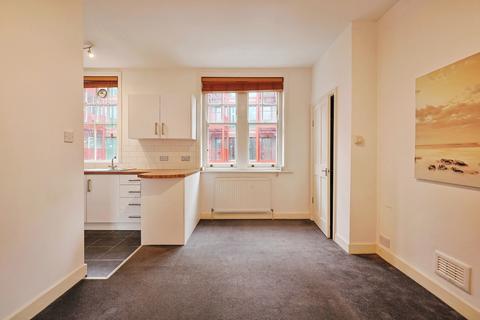 2 bedroom flat to rent, Cromwell Avenue, Hammersmith